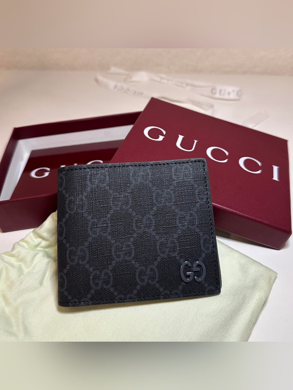 Gucci Grey interior GG bi-fold wallet